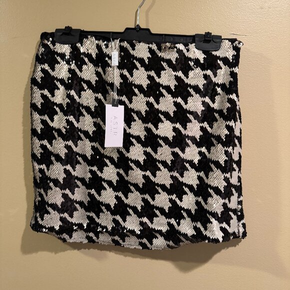 NWT ASTR the Label Darby Sequin Houndstooth Print Top & Mini Skirt Set Size: M - Picture 8 of 8